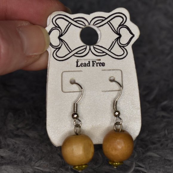 Jewelry - 🔥 3/$15 NWT Wood Bead Dangle Earrings